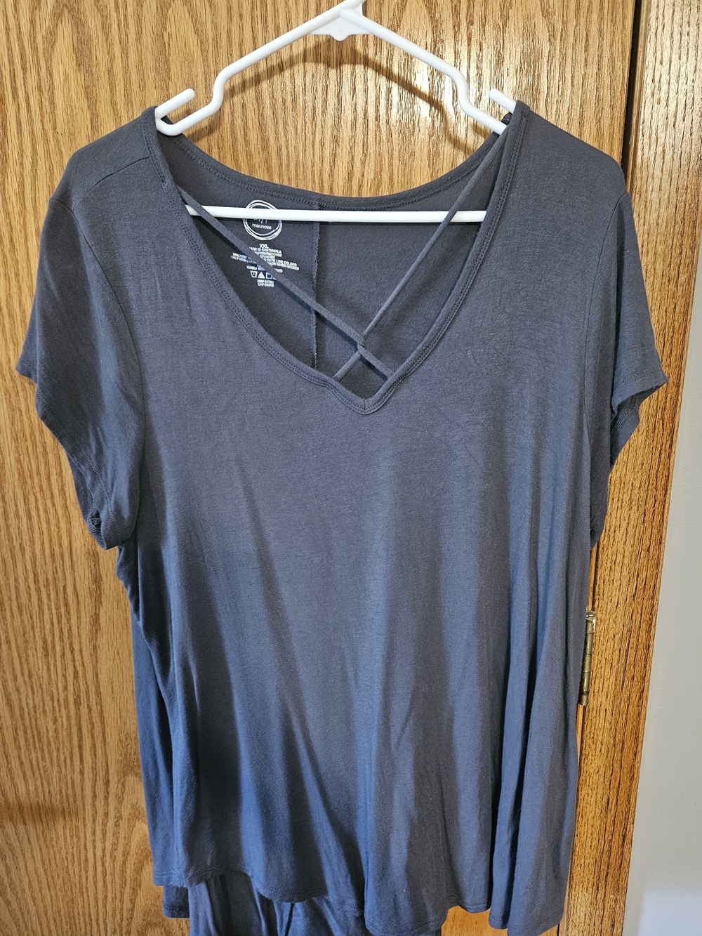 Women’s Gray Crisscross V-Neck Tunic Top